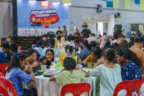 JAMUAN MAKAN TERBESAR