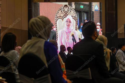 TUNKU HAJAH AZIZAH AMINAH MAINUNAH ISKANDARIAH
