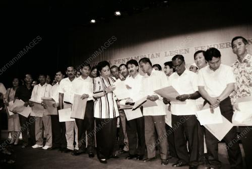 DATO' NAPSIAH OMAR
