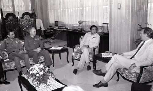DR. MAHATHIR MOHAMAD
