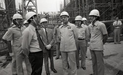 DR. MAHATHIR MOHAMAD