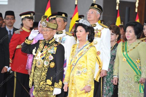 KL03_11042012_AGONG_TABIK