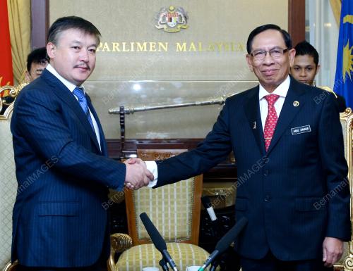 TAN SRI ABU ZAHAR UJANG