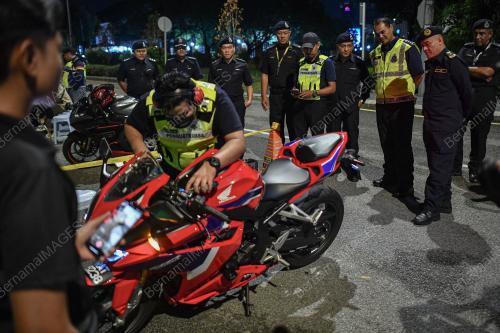 DATUK AZRY AKMAR AYOB