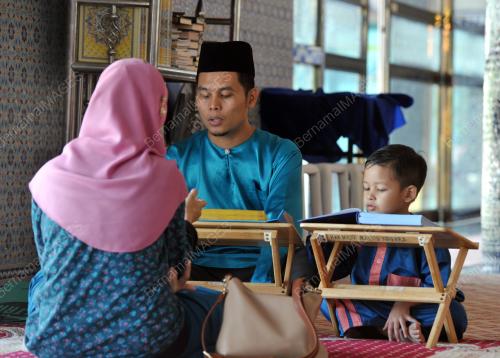 KL03_11092016_WORLD_QURANHOUR