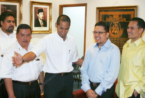 KHAIRY JAMALUDDIN