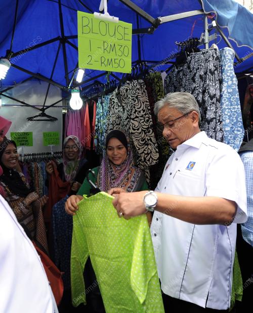 KL03_12072014_WALKABOUT