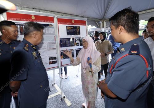 DATUK SERI DR WAN AZIZAH WAN ISMAIL