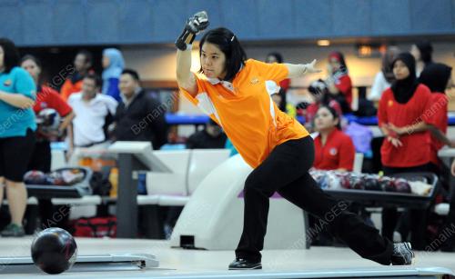 KL03_13032012_BOWLING