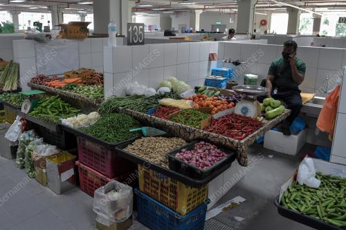 PEKERJA PASAR BORONG KL DAN PASAR HARIAN SELAYANG TERIMA VAKSIN