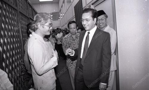 DR. MAHATHIR MOHAMAD