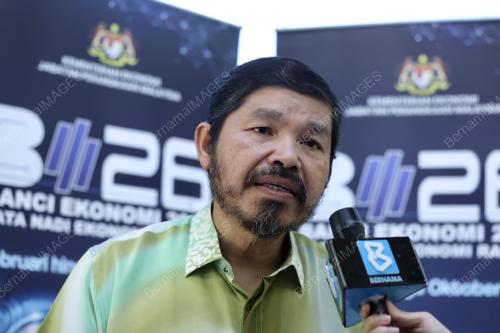 DATUK SERI DR MOHD UZIR MAHIDIN