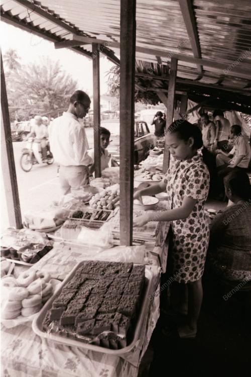 JUALAN KUIH DI BULAN PUASA