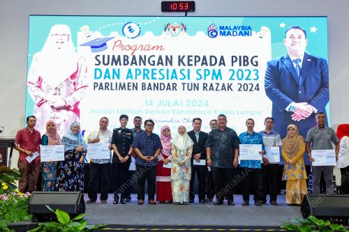 DATUK SERI DR WAN AZIZAH WAN ISMAIL