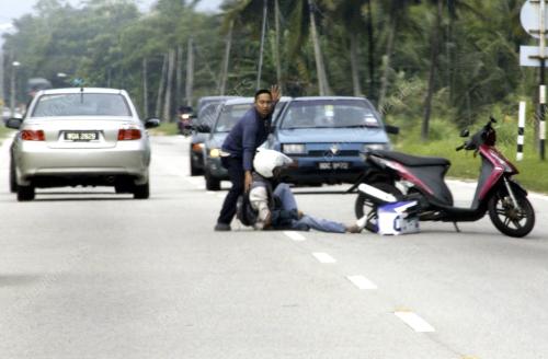 SIKAP SUKA MENOLONG MASIH ADA DI MALAYSIA...