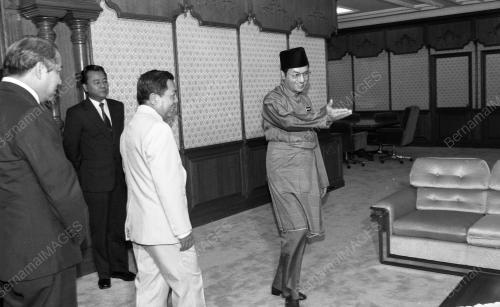 KL03_15012015_MENTERI_BURMA