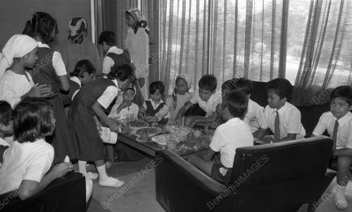 KL03_15012015_MURID_TERENGGANU_LAWATAN_BERNAMA
