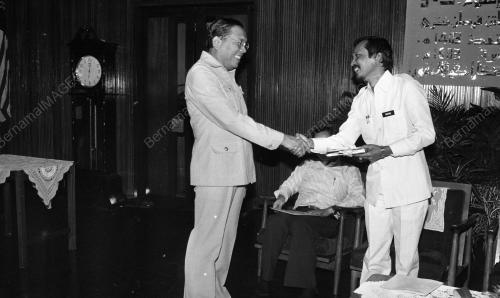 KL03_15012015_PENYAMPAIAN_HADIAH