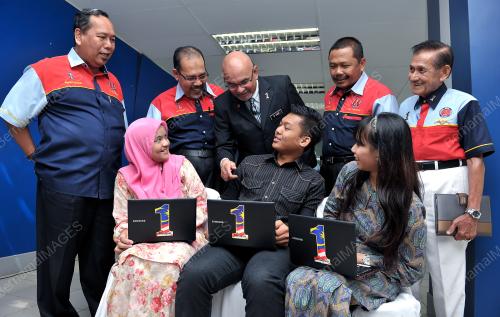 DATUK MAGLIN DENNIS D CRUZ