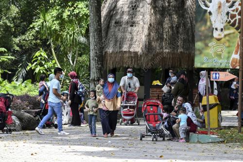 TINJAUAN ORANG RAMAI CUTI HUJUNG MINGGU