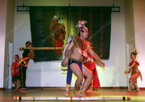 TARIAN SARAWAK