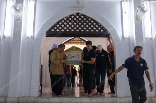 ALLAHYARHAM TAN SRI DR IBRAHIM SAAD