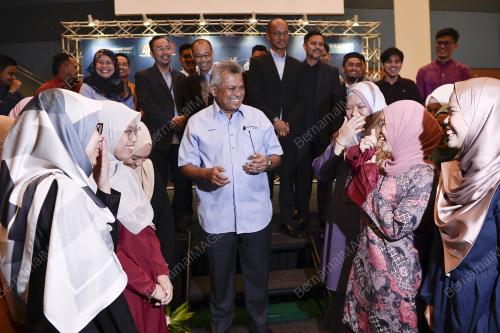 DATUK ROSMAN MOHAMED