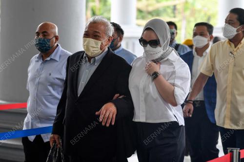 DATUK SERI BUNG MOKTAR RADIN