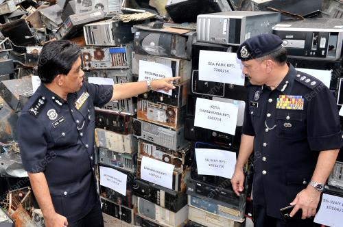 KL03_17062015_POLIS_PELUPUSAN