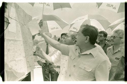 MOGGIE INSPECTS NORTH KLANG EXPRESSWAY