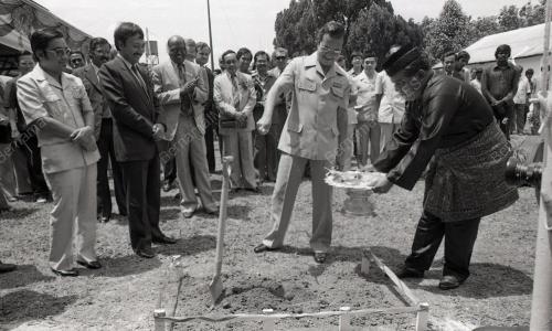 DR. MAHATHIR MOHAMAD