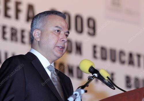 RAJA NAZRIN SHAH