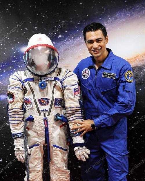 KL03_18012016_SPACE_SUIT