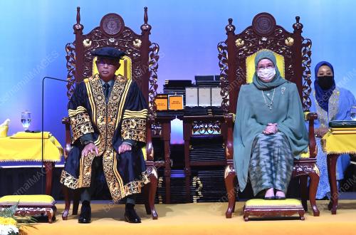 AL-SULTAN ABDULLAH RI'AYATUDDIN AL-MUSTAFA BILLAH SHAH