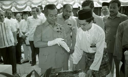 YUSOF NOOR RASMI TAPAK BENGKEL FAKIR MISKIN