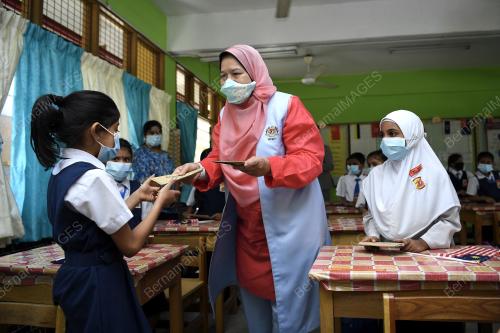 ZURAIDA KAMARUDDIN