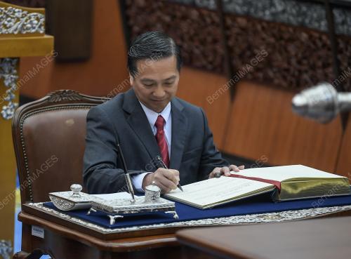 KL03_18112019_ANGKAT_SUMPAH_BN201910012840