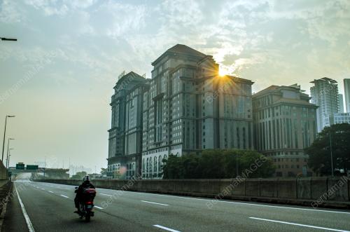 KL03_19092015_TINJAUAN