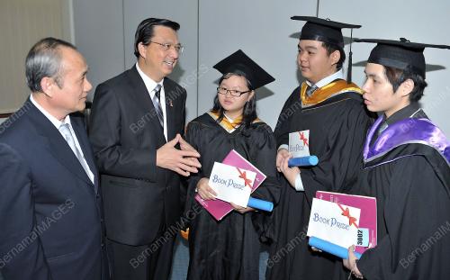 DATUK SERI DR LIOW TIONG LAI