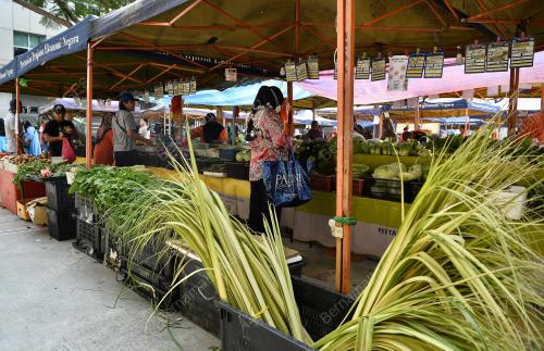 TINJAUAN ORANG RAMAI MEMBELI BELAH