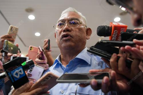 TAN SRI NOH OMAR