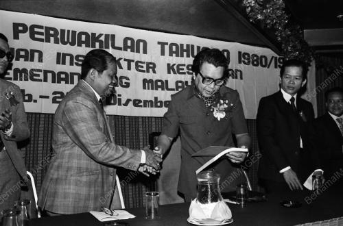 TAN SRI CHONG HON NYAN