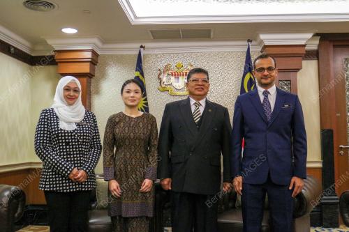 DATUK JOHARI ABDUL