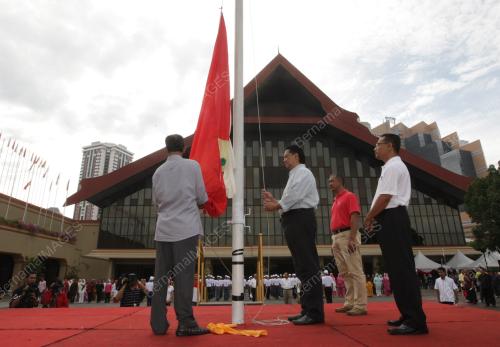 RAPTAI MENAIKAN BENDERA UMNO