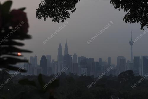 KL03_21032019_CUACA_PANAS_BERJEREBU