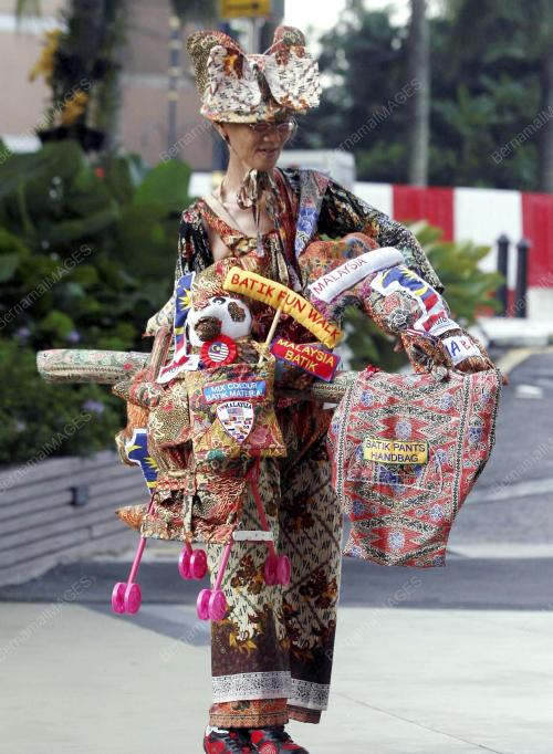 WALK_BATIK