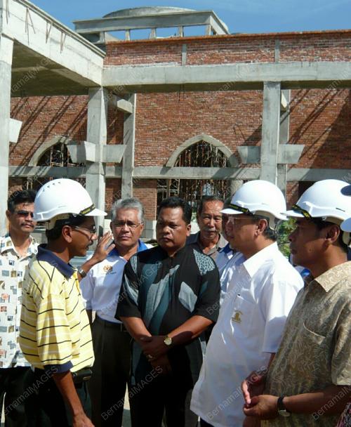 HUSNI HANADZLAH