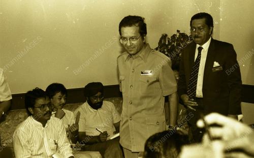 KL03_220390_KERAJAAN