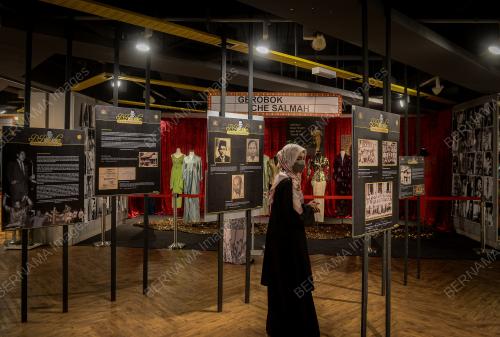 PAMERAN P.RAMLEE DAN SALOMA