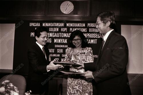 DATO' SERI RAFIDAH AZIZ